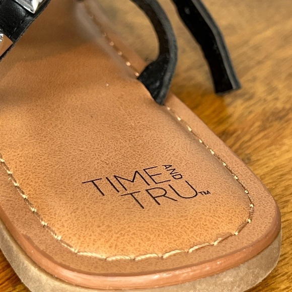 004. Time and Tru Studded Women's Gladiator Sandals - sz 8 - Picture 6 of 8